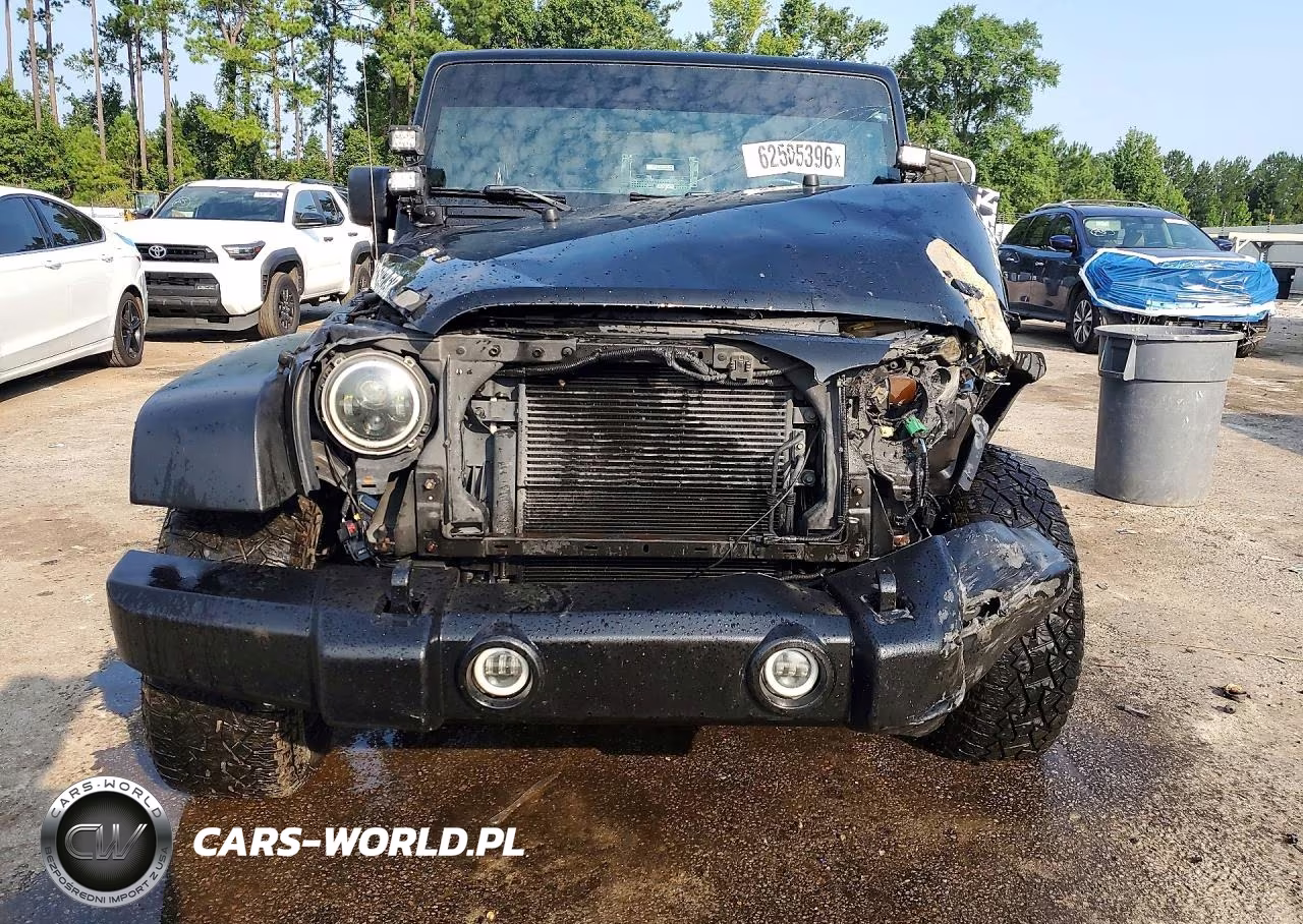2015 Jeep Wrangler Unlimited Sport VIN:1C4BJWDG0FL612139 - 5