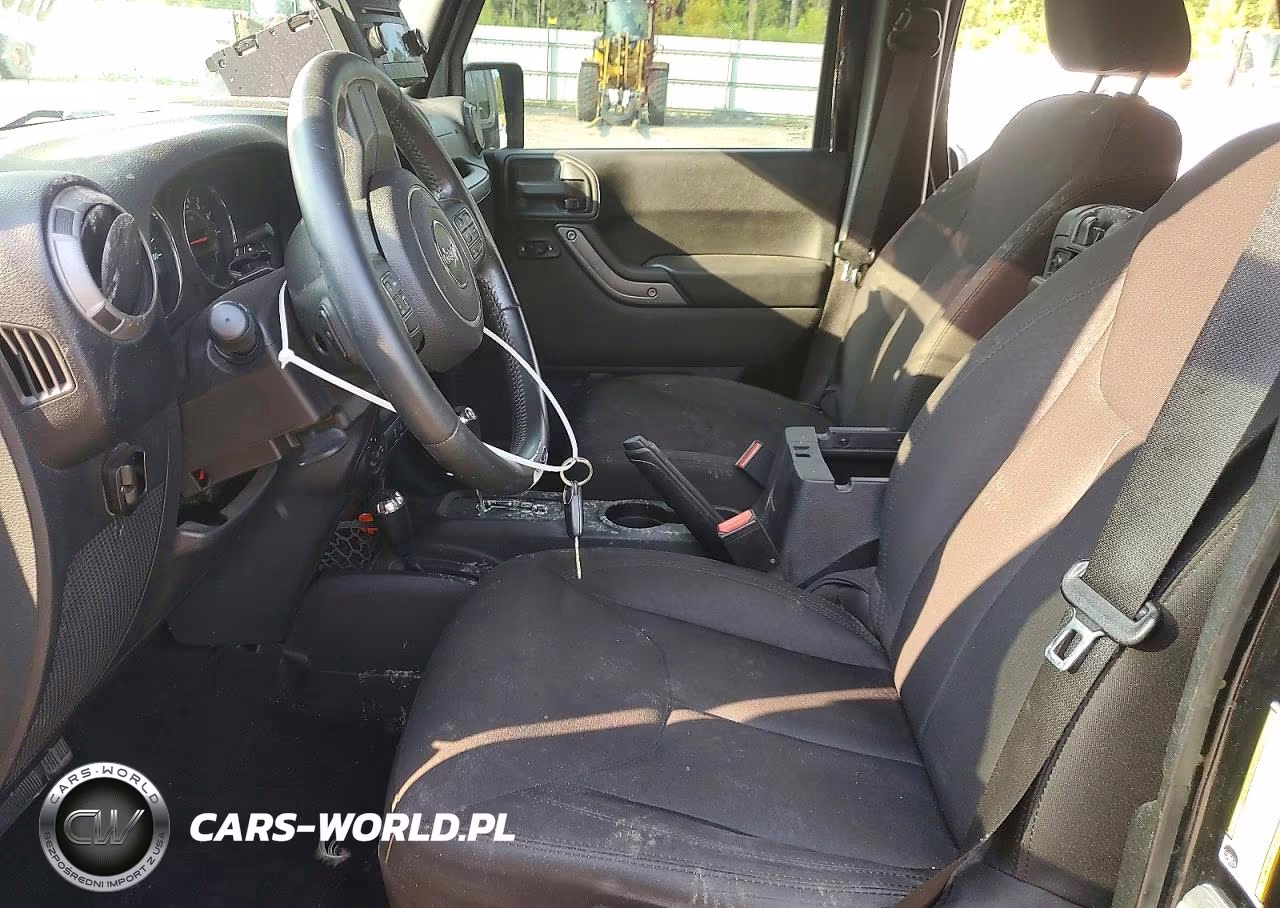 2015 Jeep Wrangler Unlimited Sport VIN:1C4BJWDG0FL612139 - 7