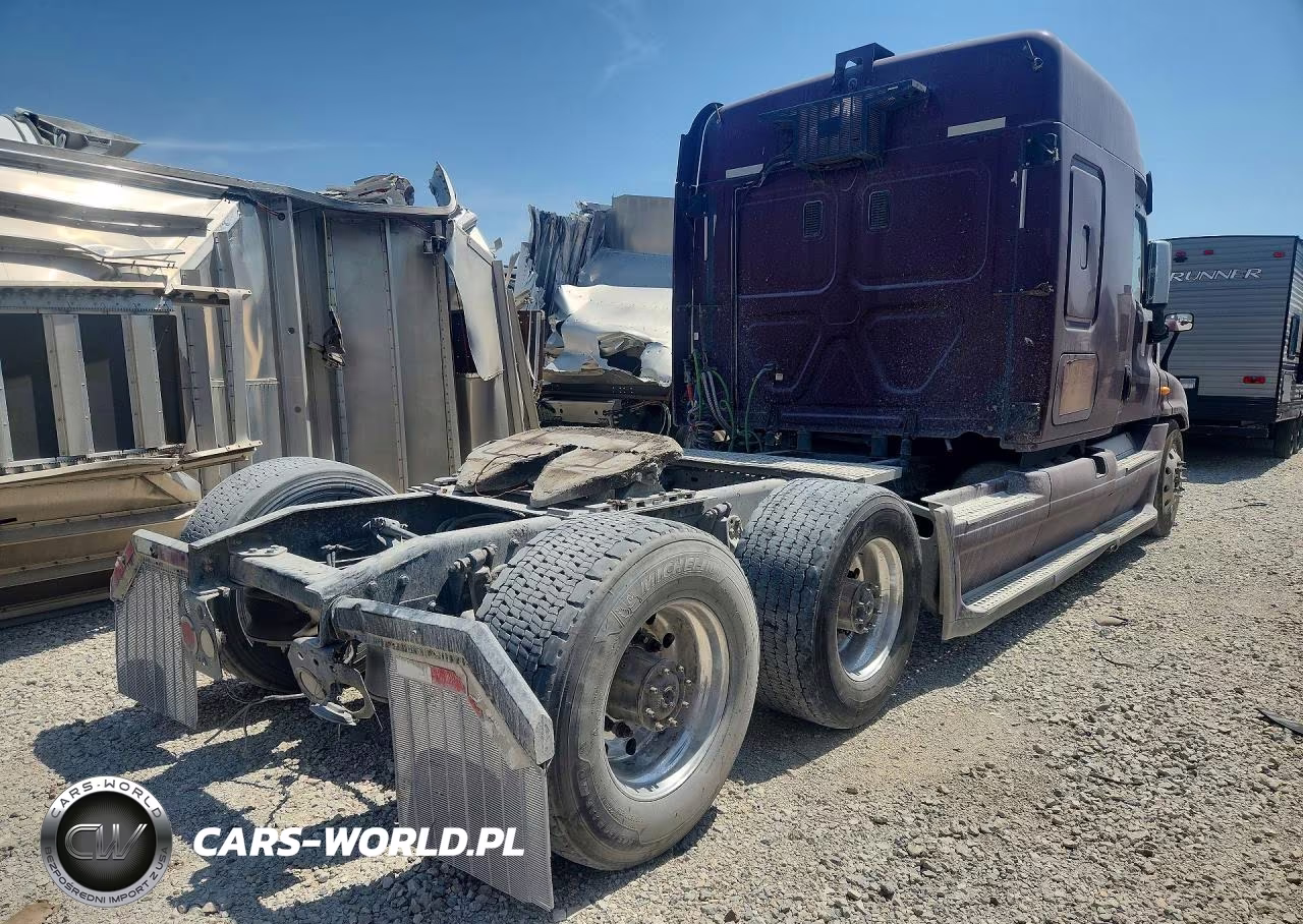 2014 Freightliner Cascadia Semi Truck VIN:3AKJGLDV1ESFP0411 - 3