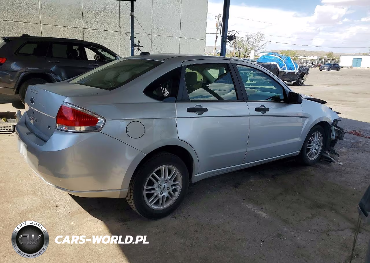 2009 Ford Focus Se VIN:1FAHP35N89W233290 - 3