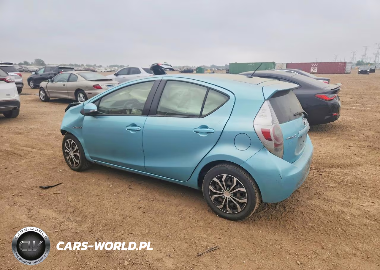 2013 Toyota Prius C One VIN:JTDKDTB34D1037557 - 2