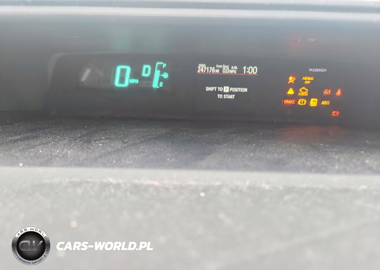 2013 Toyota Prius C One VIN:JTDKDTB34D1037557 - 9