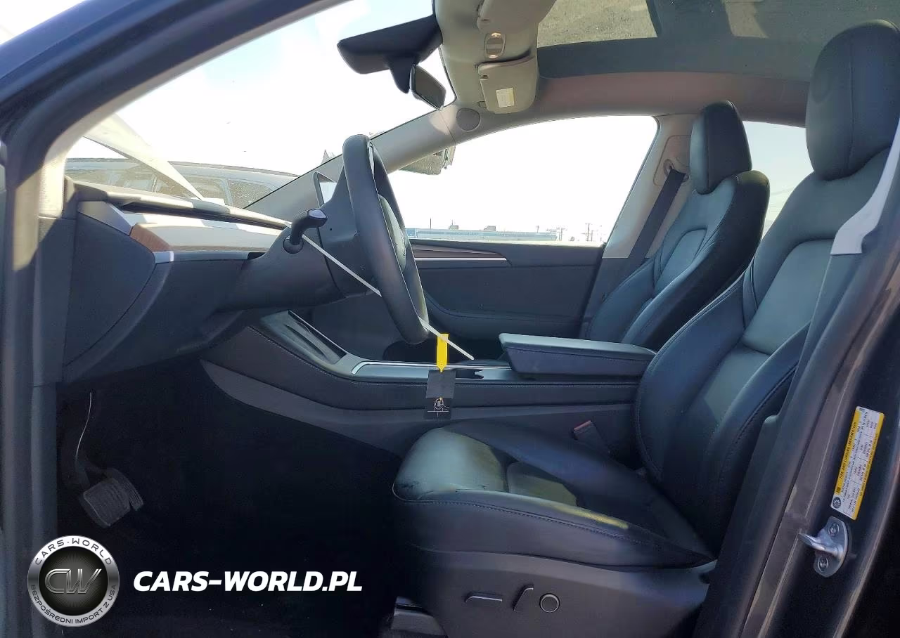2023 Tesla Model Y VIN:7SAYGDEEXPF924213 - 7
