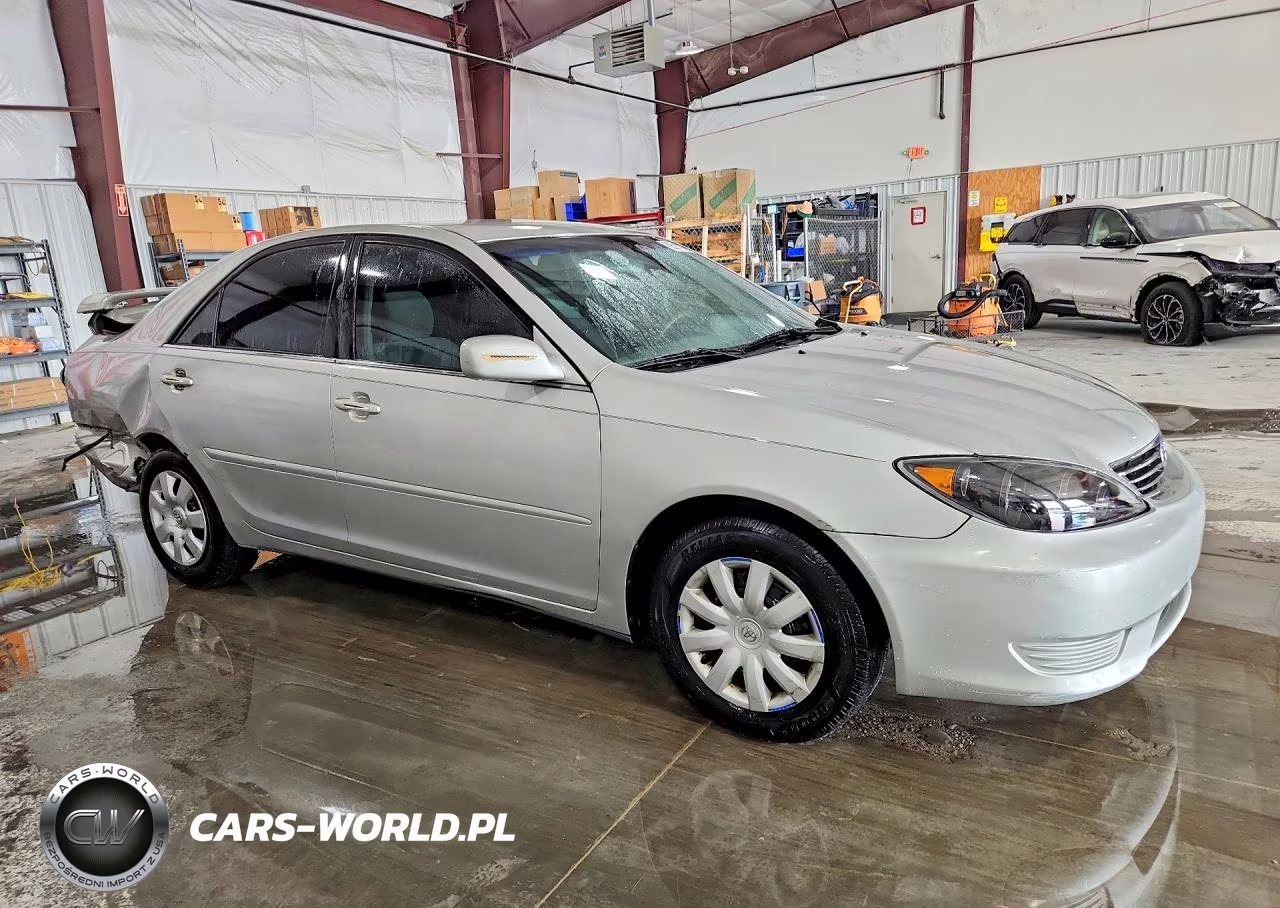 2005 Toyota Camry Le VIN:4T1BE32KX5U423108 - 4