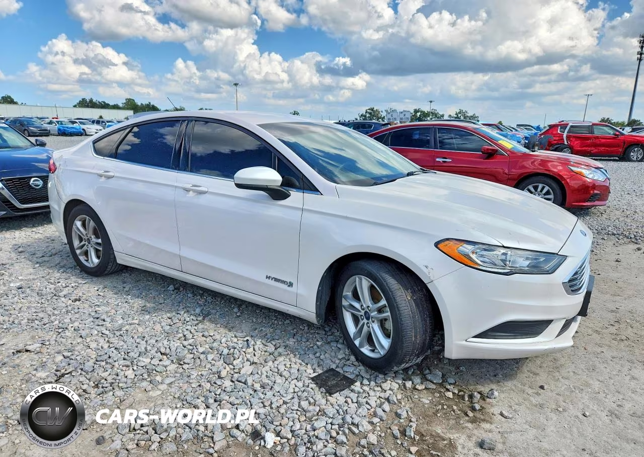 2018 Ford Fusion Se Hybrid VIN:3FA6P0LU3JR174902 - 4