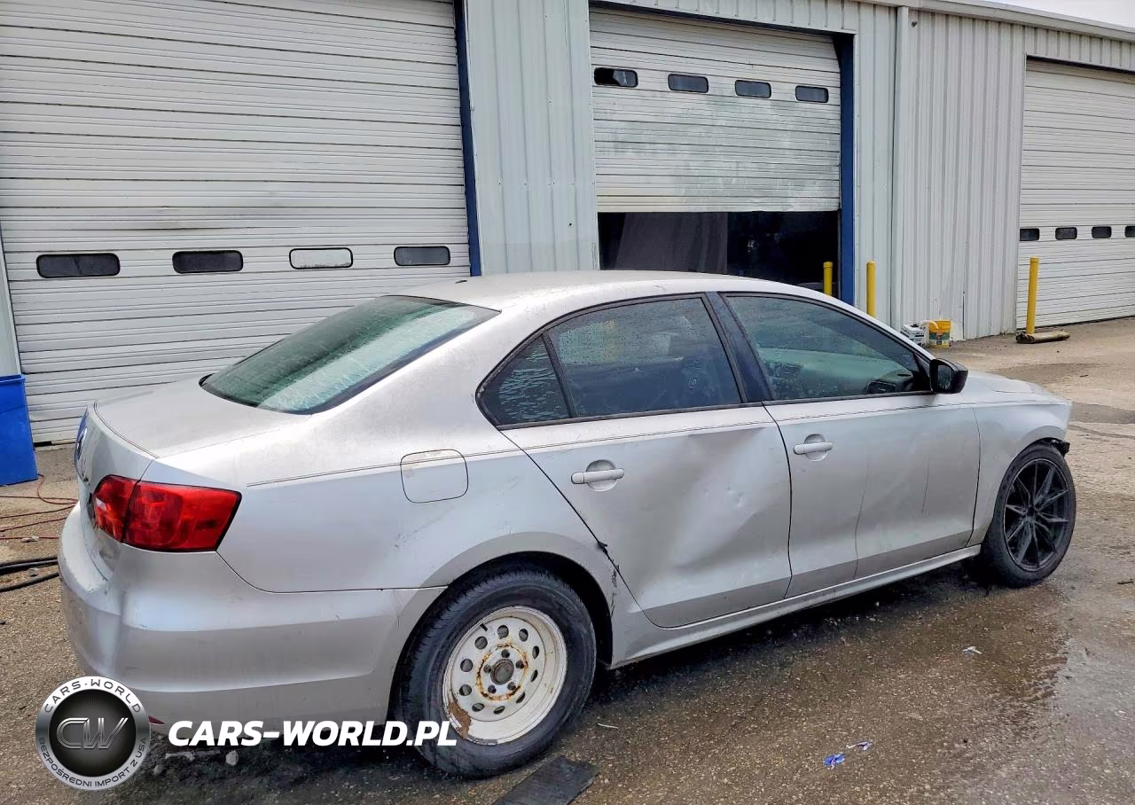 2012 Volkswagen Jetta Base VIN:3VW2K7AJ2CM335424 - 3