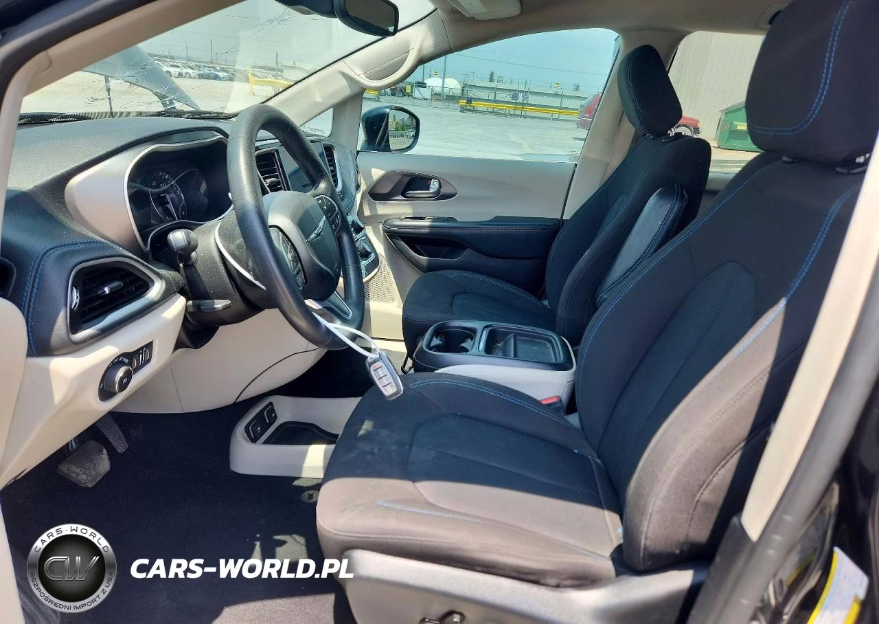 2021 Chrysler Pacifica Touring VIN:2C4RC1FG4MR587565 - 7