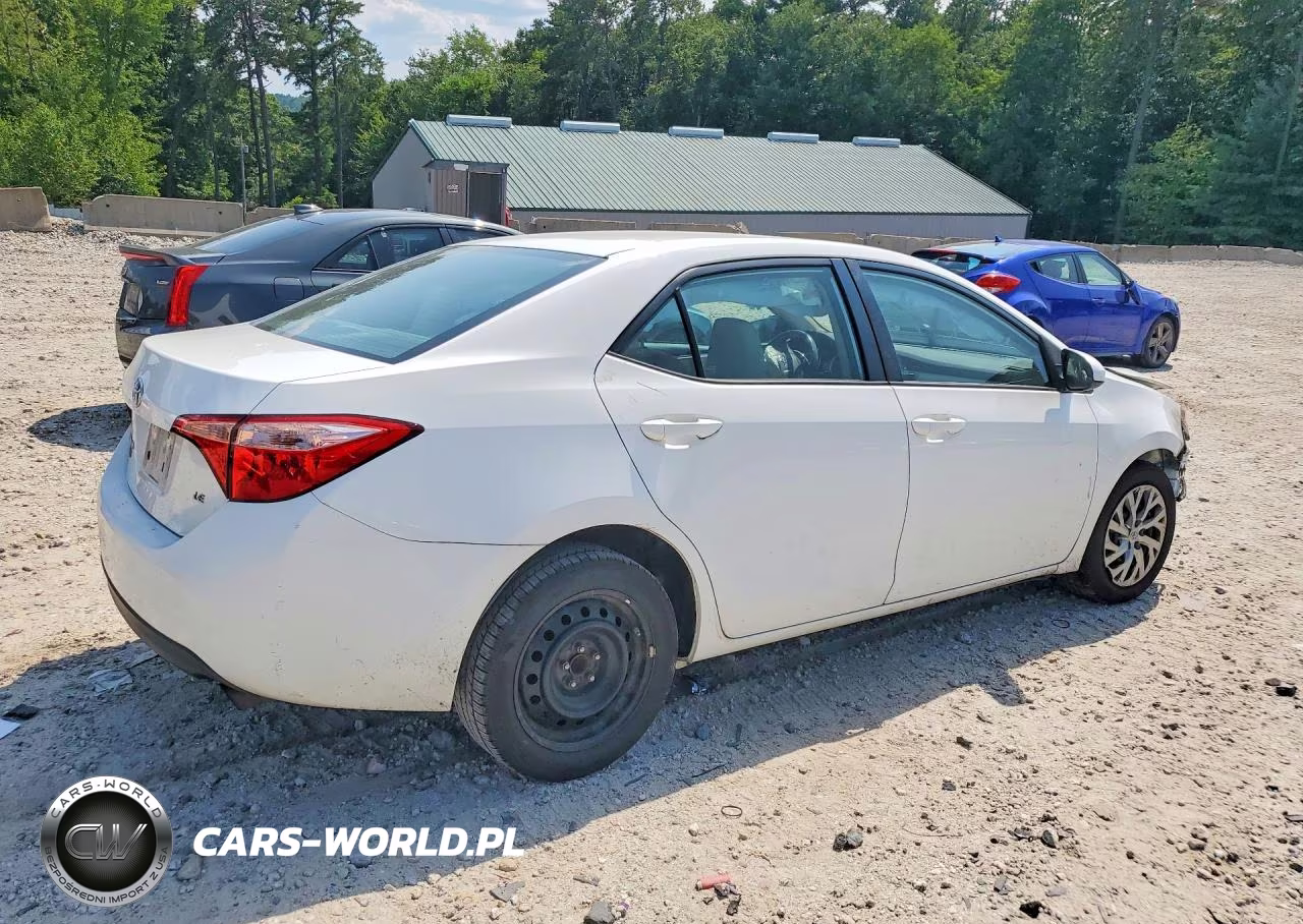 2017 Toyota Corolla Le VIN:2T1BURHE3HC814551 - 3