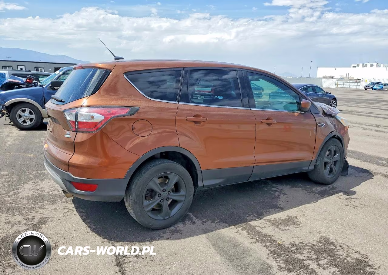 2017 Ford Escape Se VIN:1FMCU0GD4HUA68831 - 3