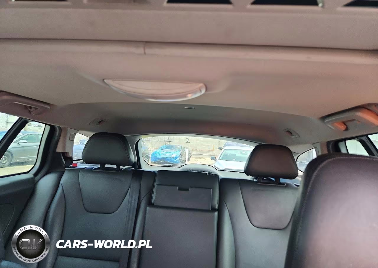 2018 Volvo V60 Cross Country Premier VIN:YV440MWK6J2056352 - 10
