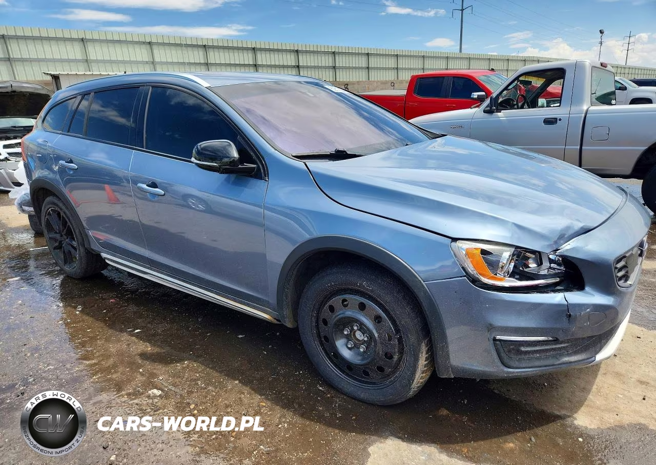 2018 Volvo V60 Cross Country Premier VIN:YV440MWK6J2056352 - 4