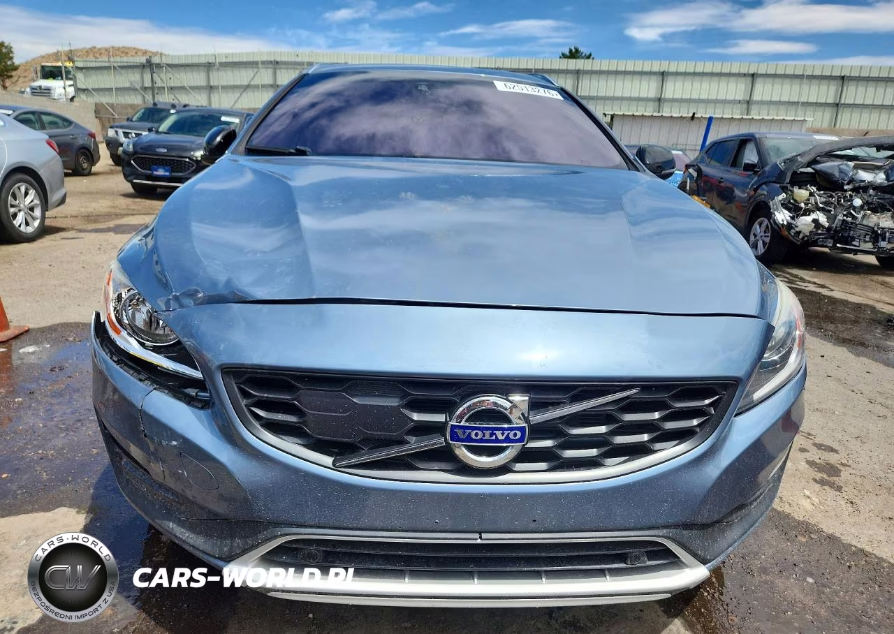 2018 Volvo V60 Cross Country Premier VIN:YV440MWK6J2056352 - 5