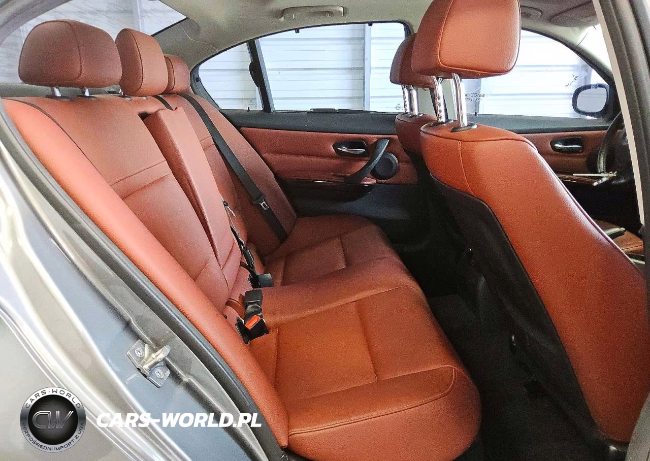 2011 BMW 335 Xi VIN:WBAPL5C53BA917986 - 10