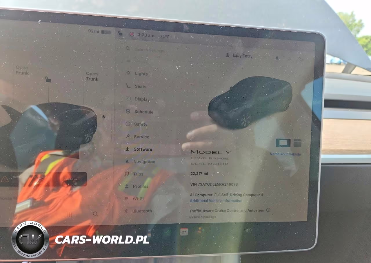 2024 Tesla Model Y VIN:7SAYGDEE5RA246678 - 9