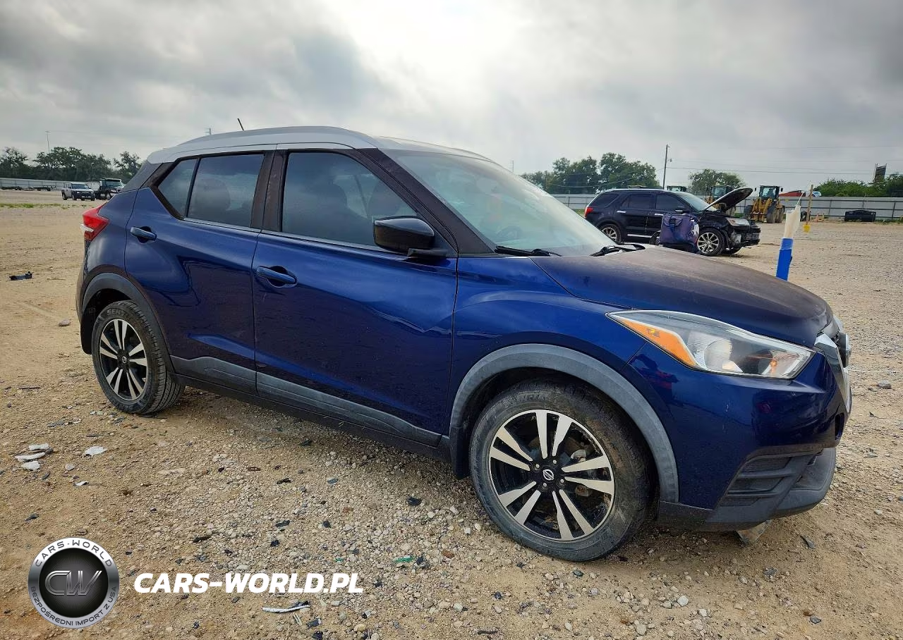2019 Nissan Kicks Sv VIN:3N1CP5CU9KL553694 - 4
