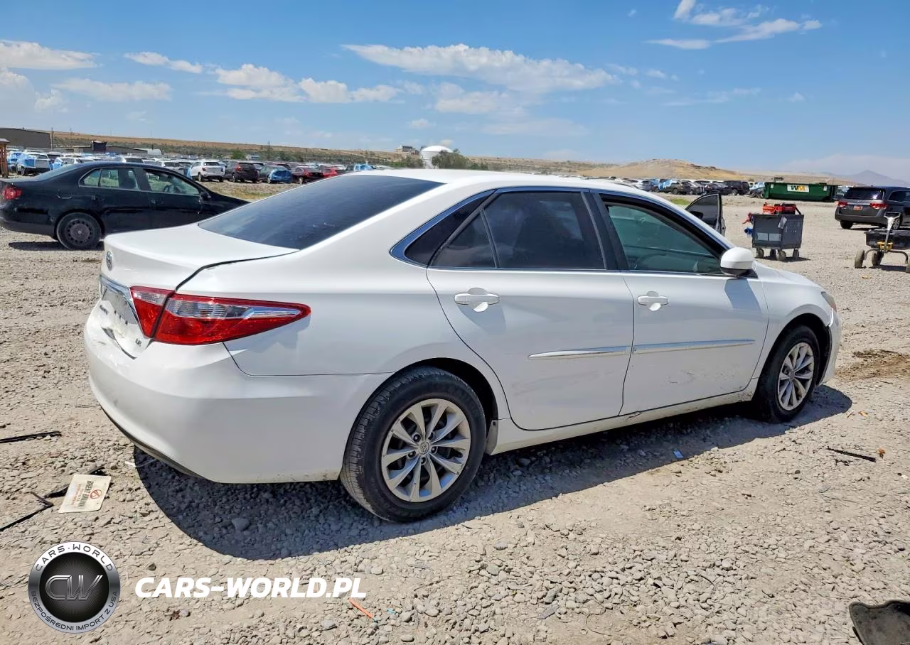 2016 Toyota Camry Le VIN:4T4BF1FK6GR557456 - 3