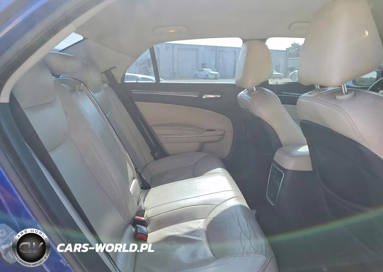 2019 Chrysler 300 Touring VIN:2C3CCAAG6KH564731 - 10