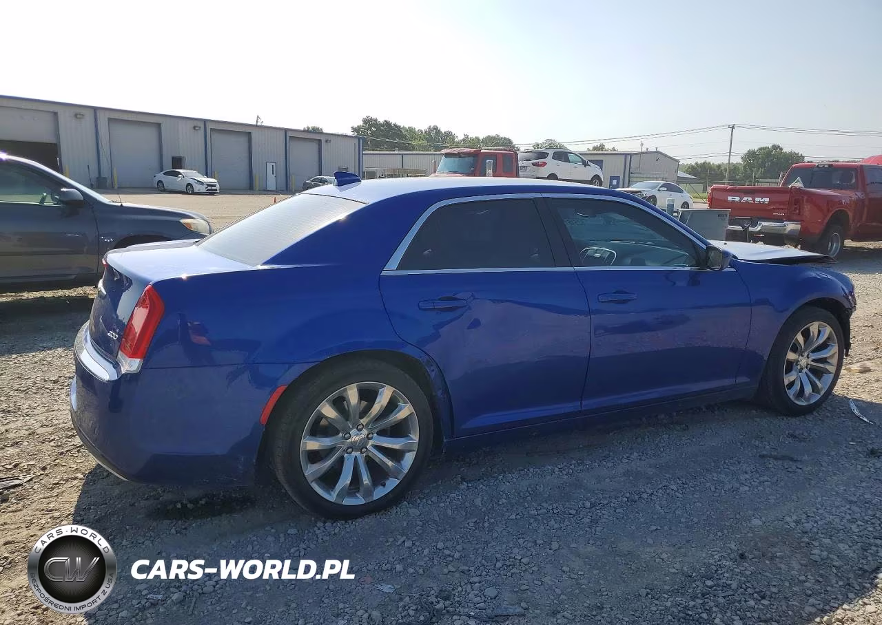 2019 Chrysler 300 Touring VIN:2C3CCAAG6KH564731 - 3