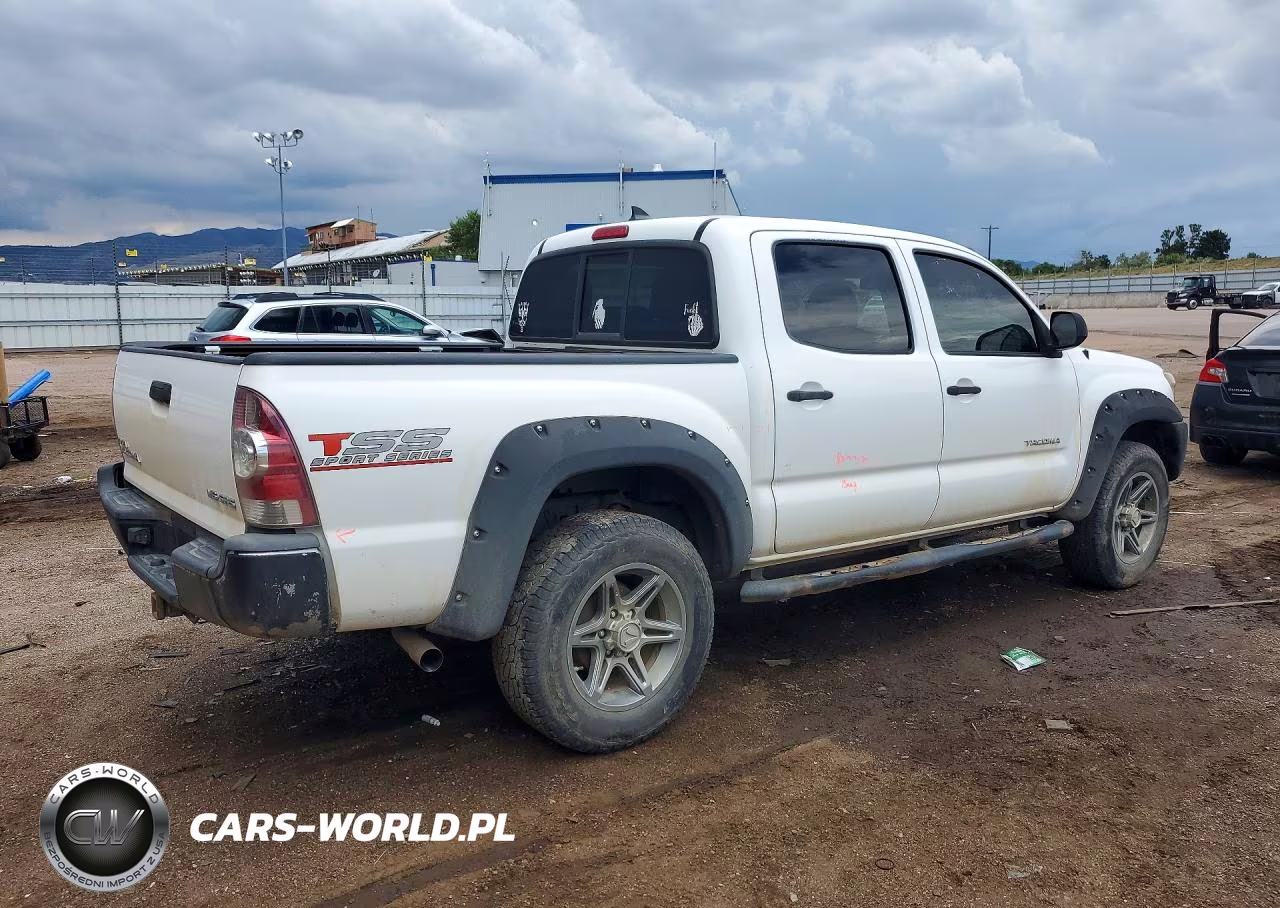 2014 Toyota Tacoma V6 VIN:3TMLU4ENXEM162817 - 3