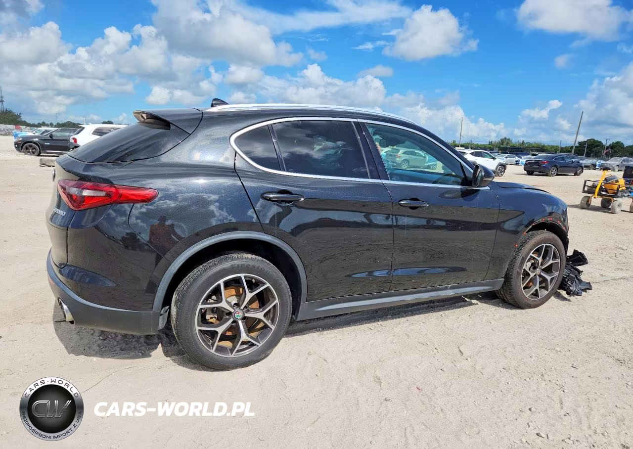 2018 Alfa Romeo Stelvio Ti VIN:ZASFAKBN8J7C24273 - 3