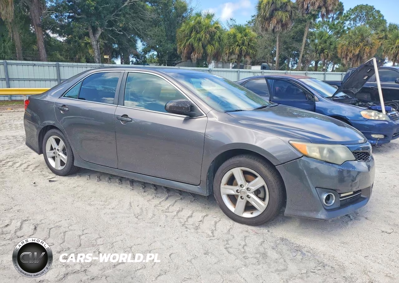 2014 Toyota Camry Se VIN:4T1BF1FK3EU788399 - 4