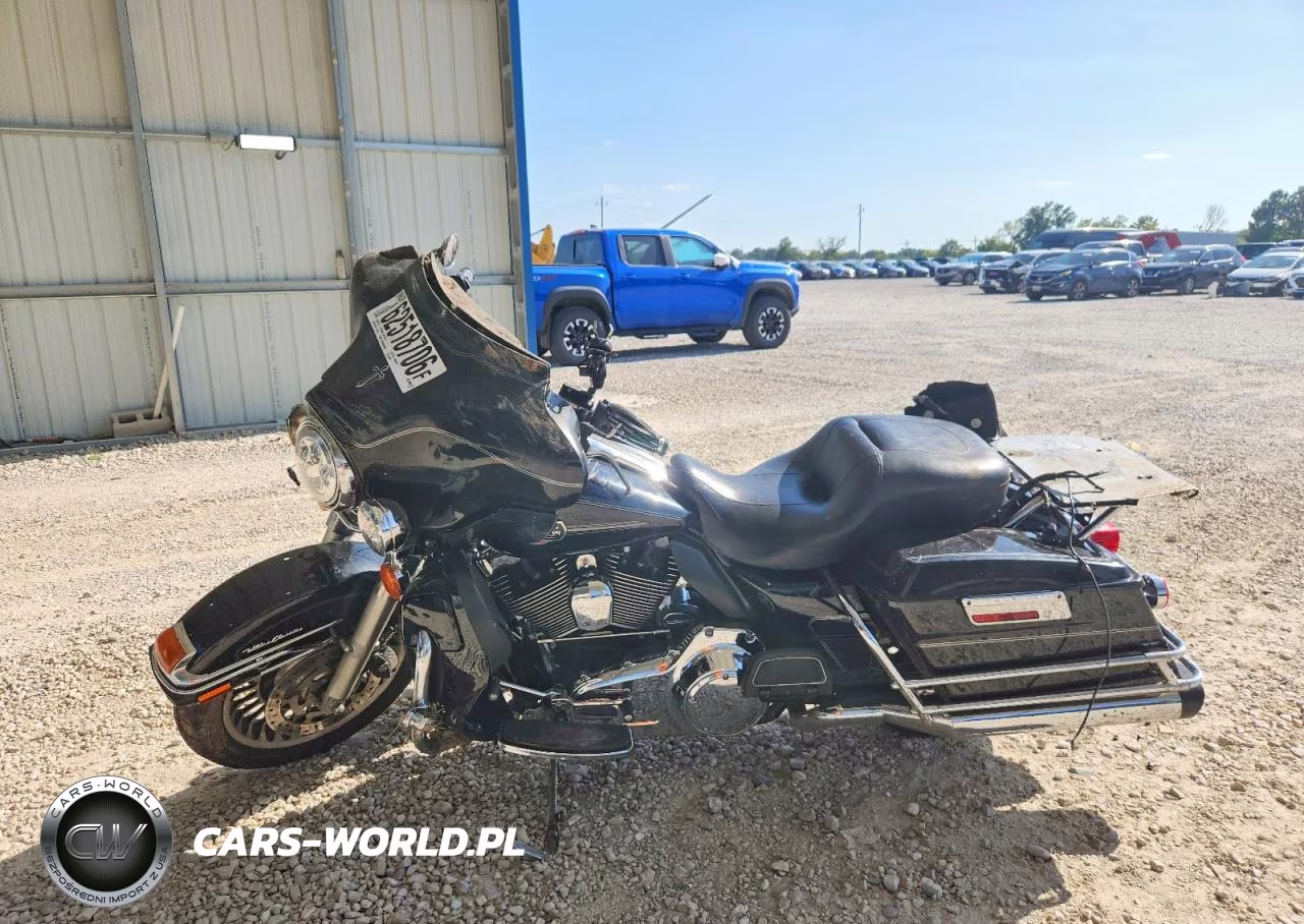 2010 Harley-Davidson Flhtcu VIN:1HD1FC416AB670597 - 3