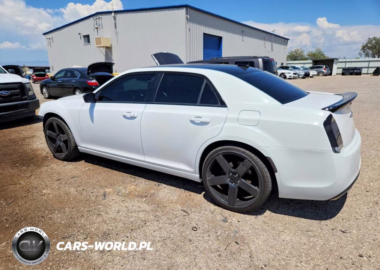 2018 Chrysler 300 Touring VIN:2C3CCAAG3JH302065 - 2