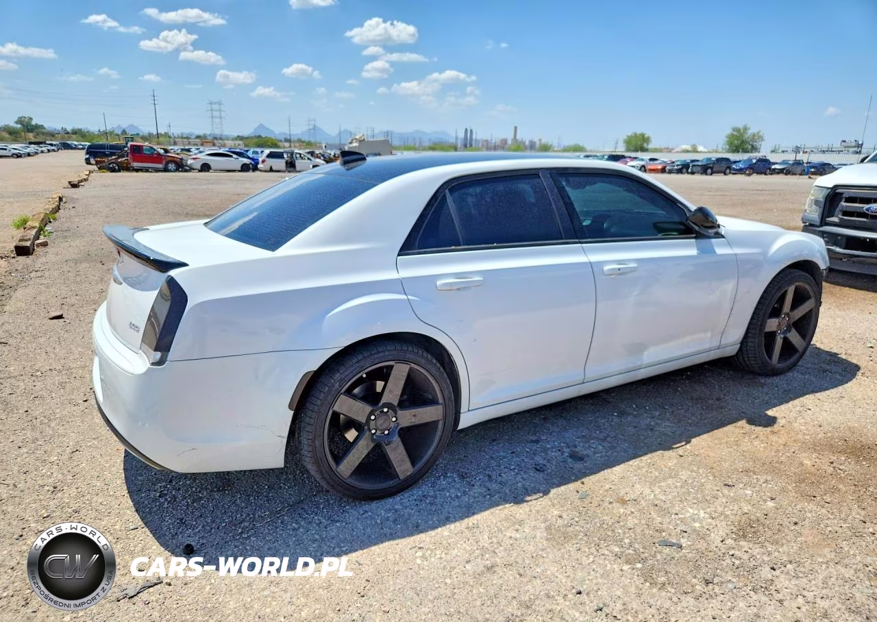 2018 Chrysler 300 Touring VIN:2C3CCAAG3JH302065 - 3