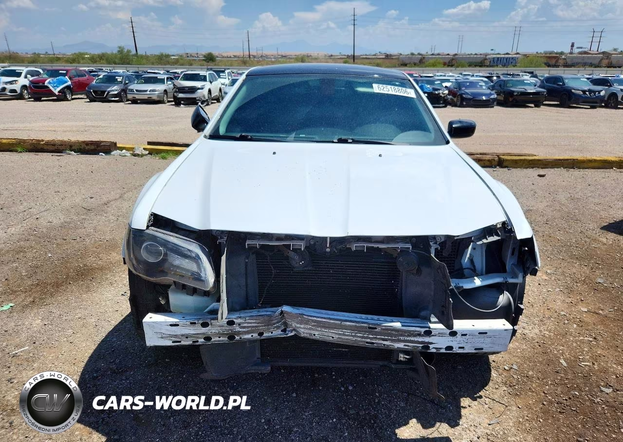 2018 Chrysler 300 Touring VIN:2C3CCAAG3JH302065 - 5