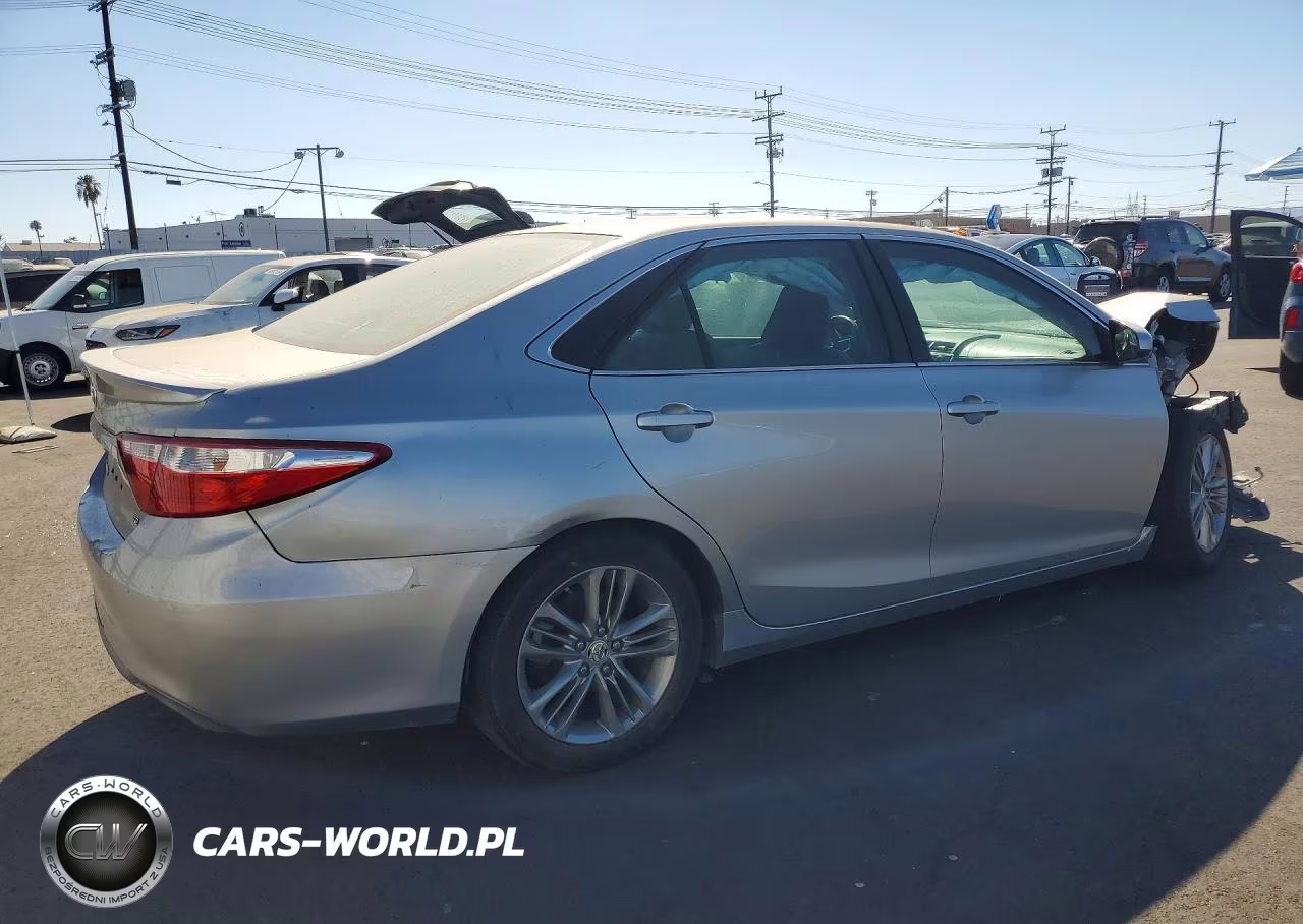 2016 Toyota Camry Se VIN:4T1BF1FK1GU529610 - 3