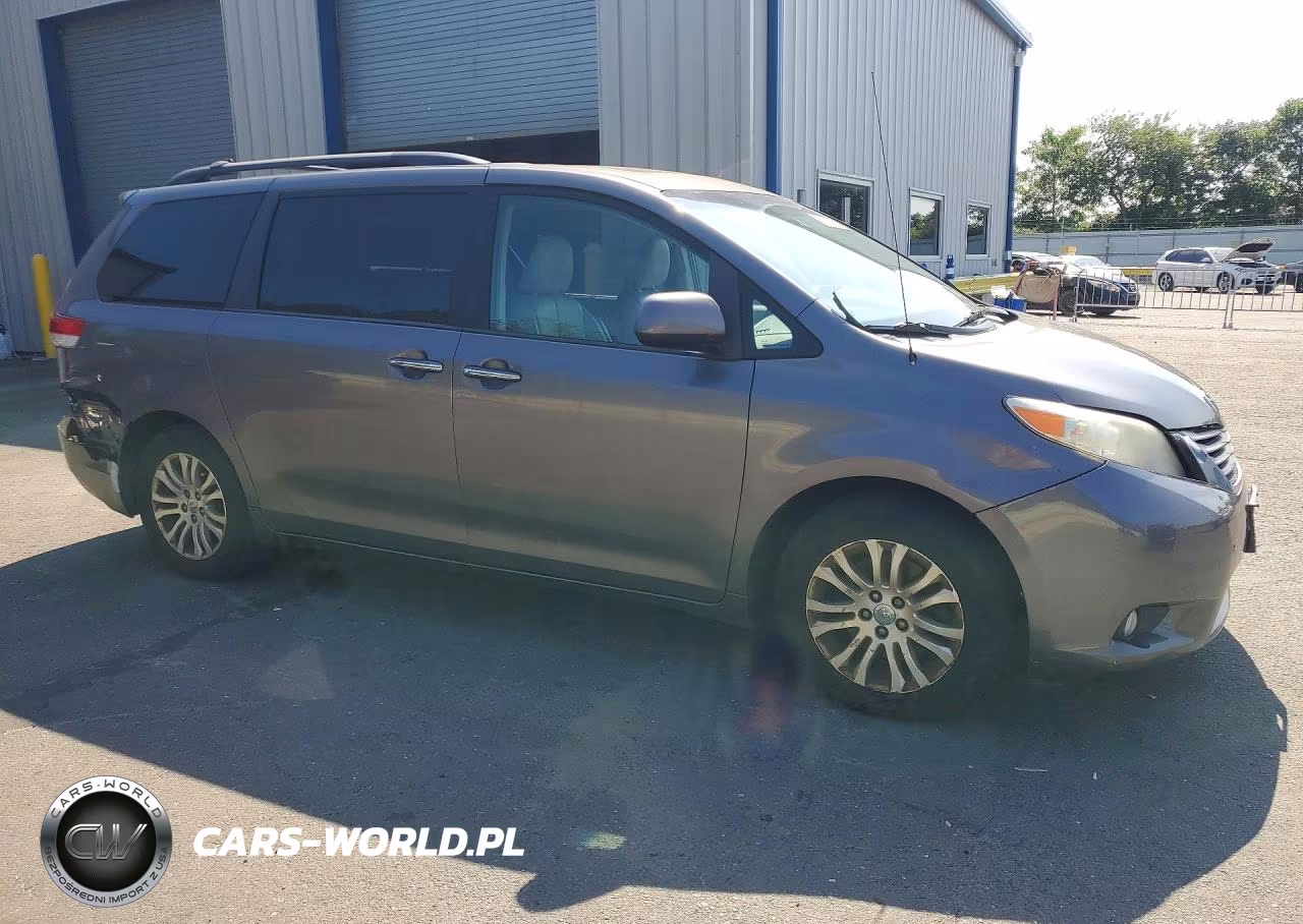 2014 Toyota Sienna Xle 8-Passenger VIN:5TDYK3DC7ES472199 - 4