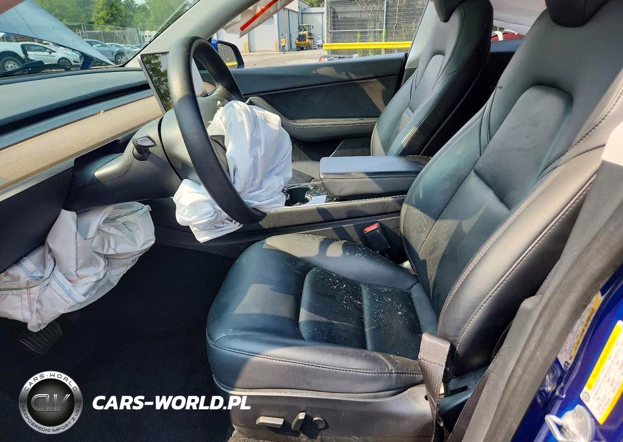 2020 Tesla Model Y VIN:5YJYGDEE5LF030496 - 7