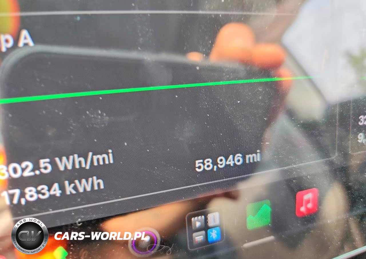 2020 Tesla Model Y VIN:5YJYGDEE5LF030496 - 9