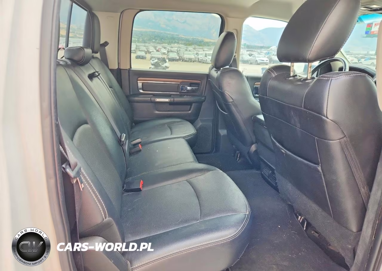 2017 Ram 2500 Laramie VIN:3C6UR5FL6HG702747 - 10