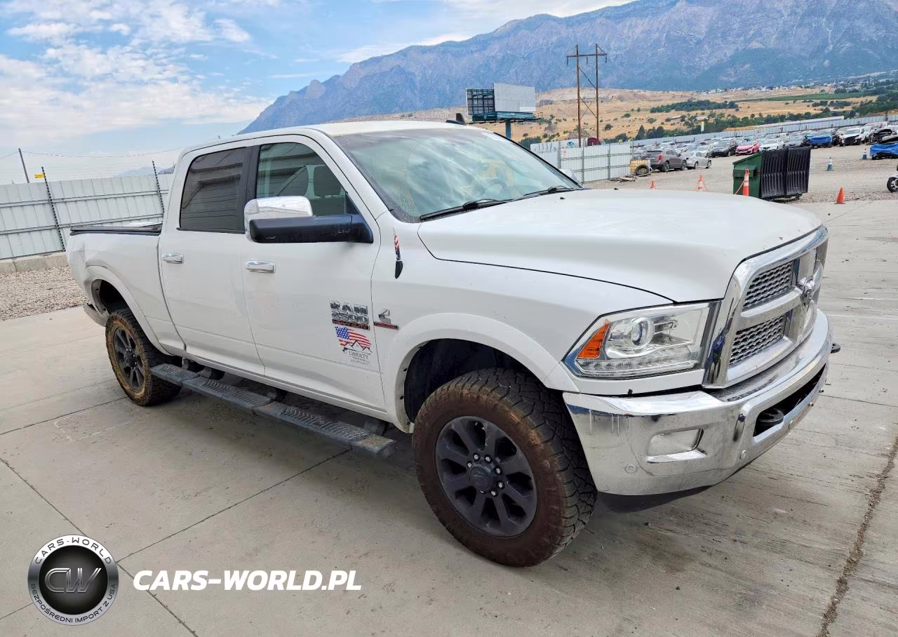 2017 Ram 2500 Laramie VIN:3C6UR5FL6HG702747 - 4