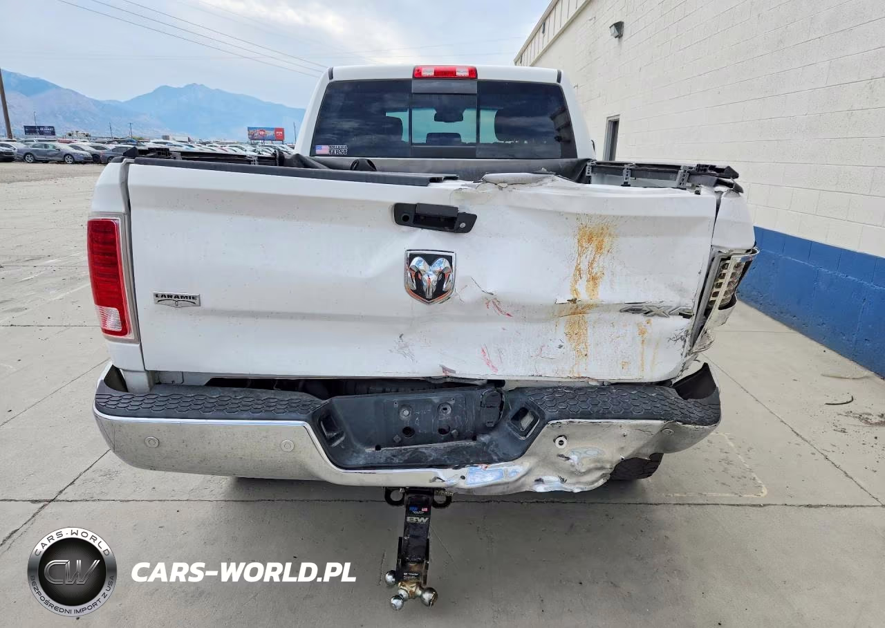 2017 Ram 2500 Laramie VIN:3C6UR5FL6HG702747 - 6