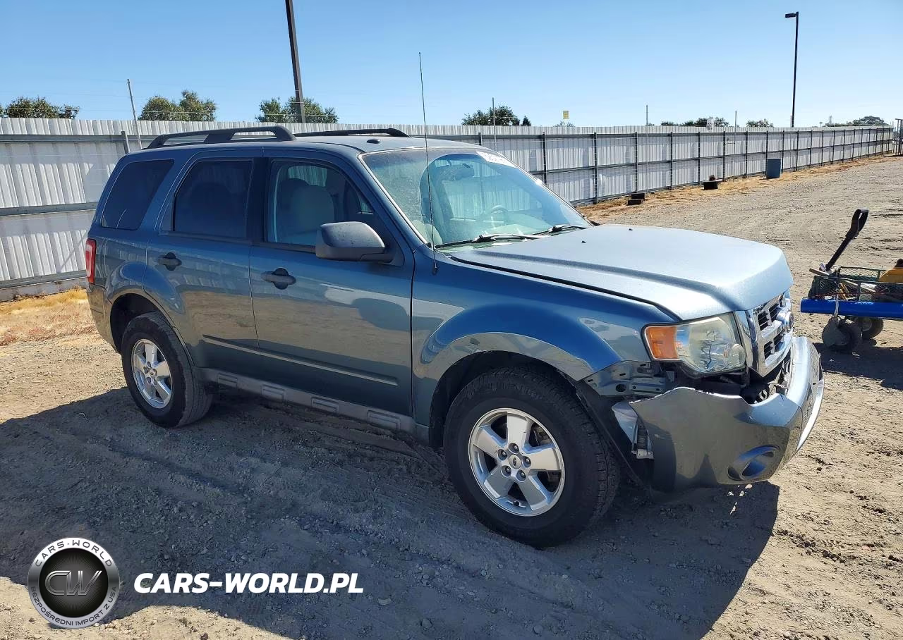2010 Ford Escape Xlt VIN:1FMCU0D79AKB41742 - 4