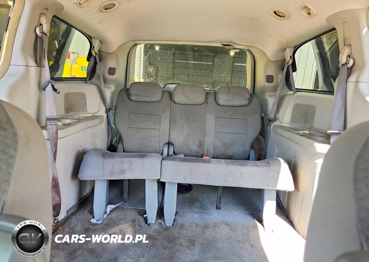 2008 Chrysler Town & Country Lx VIN:2A8HR44H58R620627 - 10