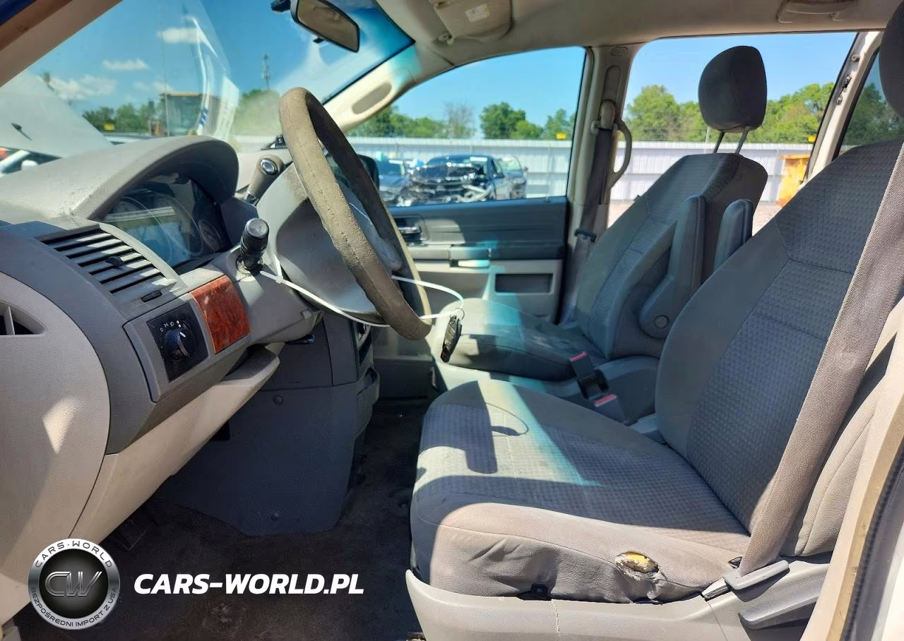 2008 Chrysler Town & Country Lx VIN:2A8HR44H58R620627 - 7