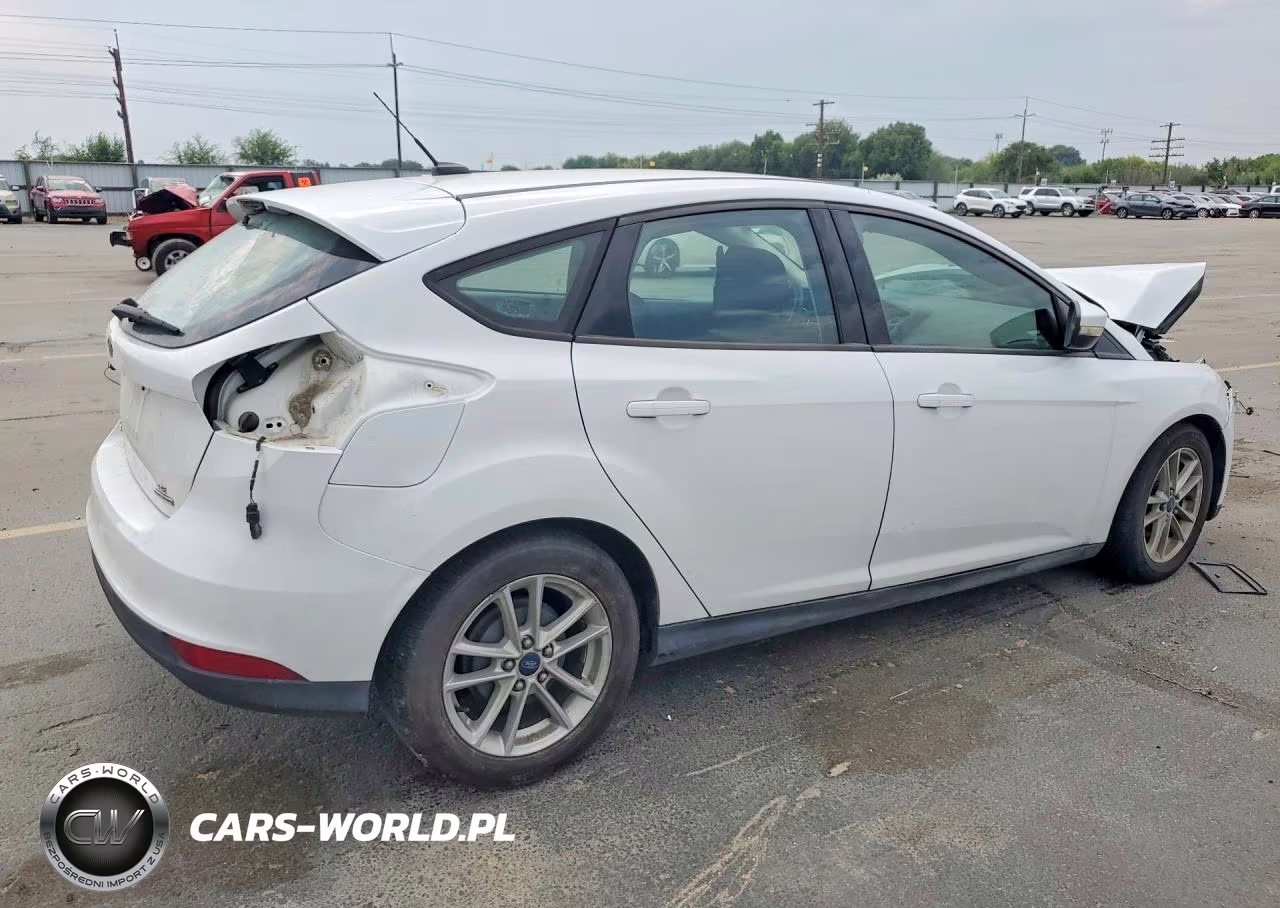 2015 Ford Focus Se VIN:1FADP3K28FL220531 - 3