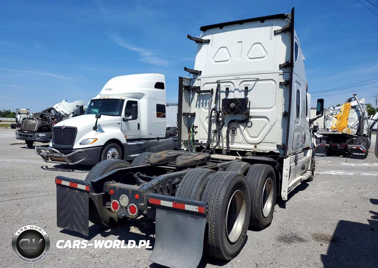 2019 Freightliner Cascadia - Semi Truck VIN:3AKJHHDR0KSKD2788 - 3