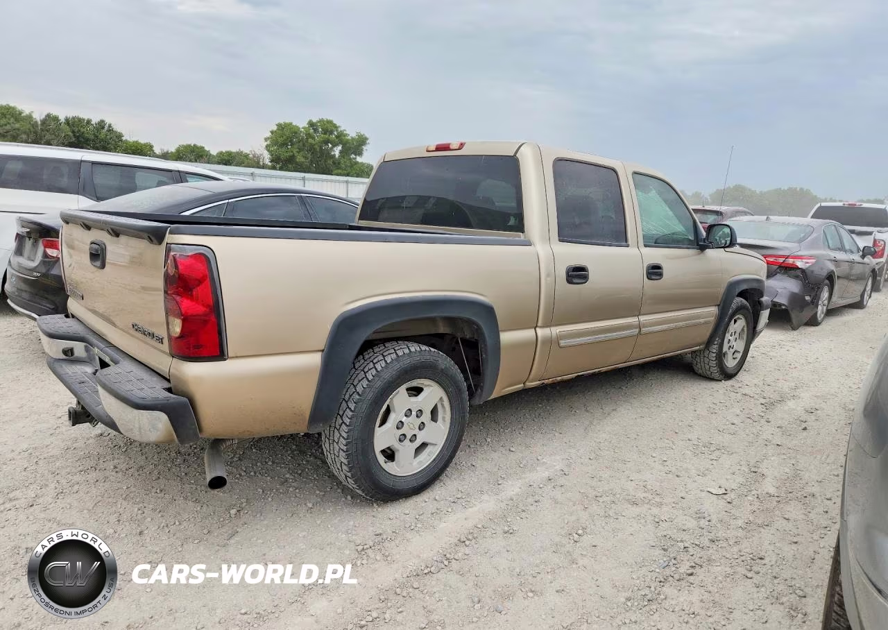 2005 Chevrolet Silverado C1500 VIN:2GCEC13T751107406 - 3
