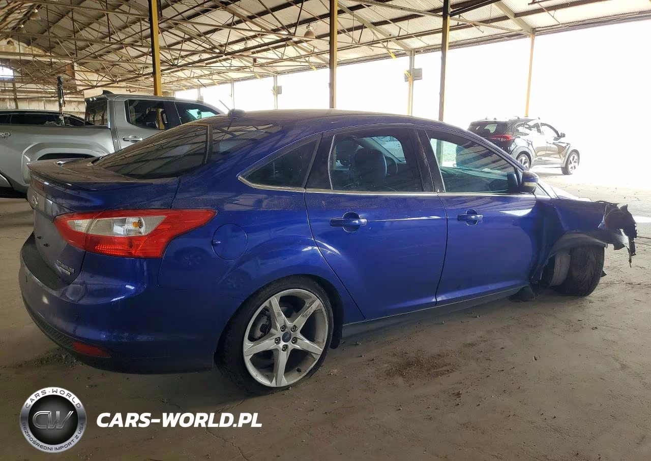 2014 Ford Focus Titanium VIN:1FADP3J2XEL199021 - 3