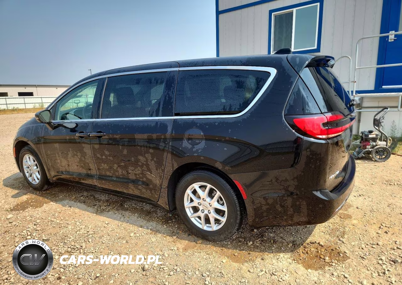 2023 Chrysler Pacifica Touring L VIN:2C4RC1BG9PR627438 - 2