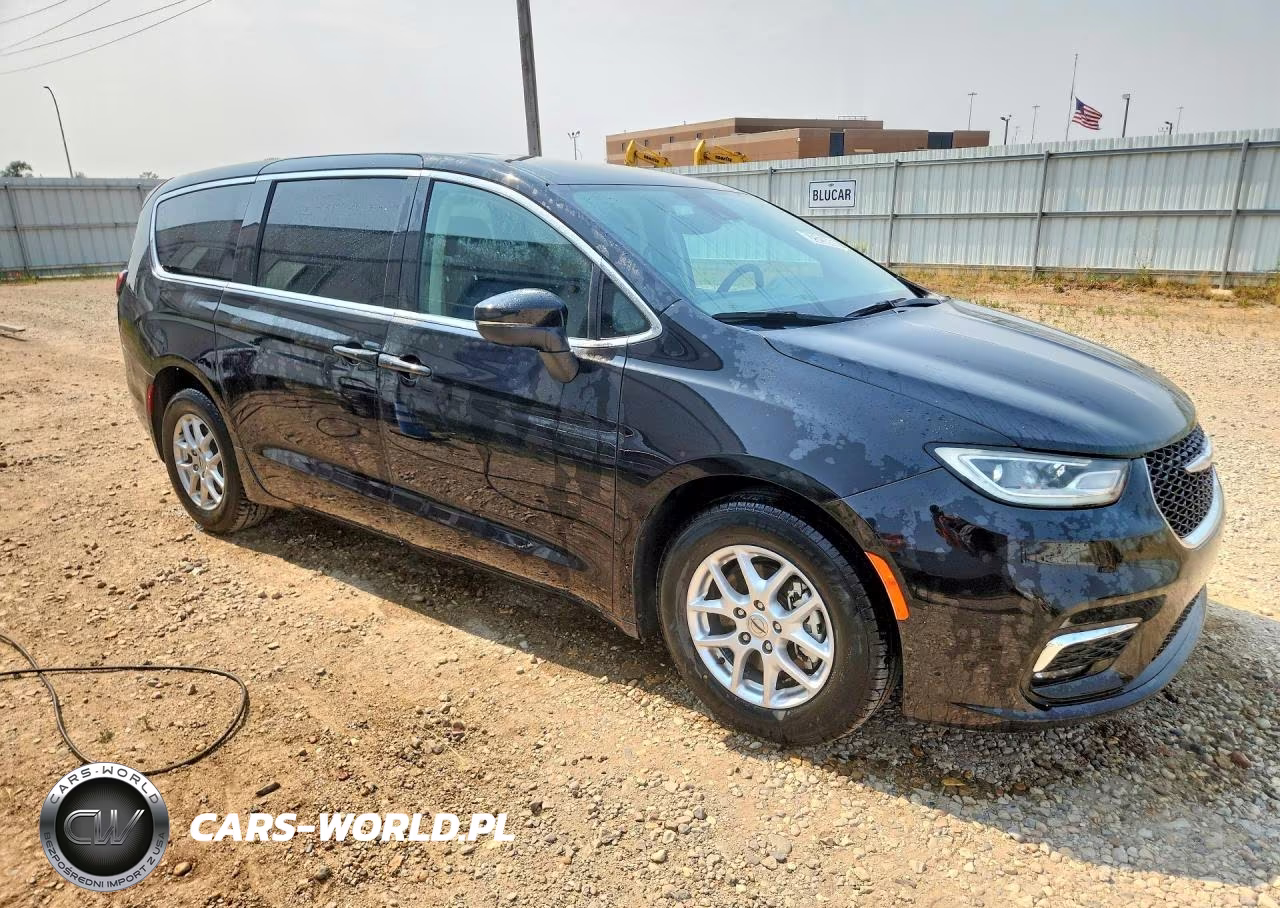2023 Chrysler Pacifica Touring L VIN:2C4RC1BG9PR627438 - 4