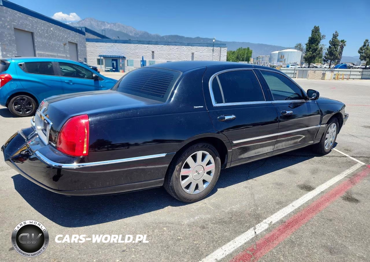 2006 Lincoln Town Car Signature VIN:1LNHM81W66Y650160 - 3
