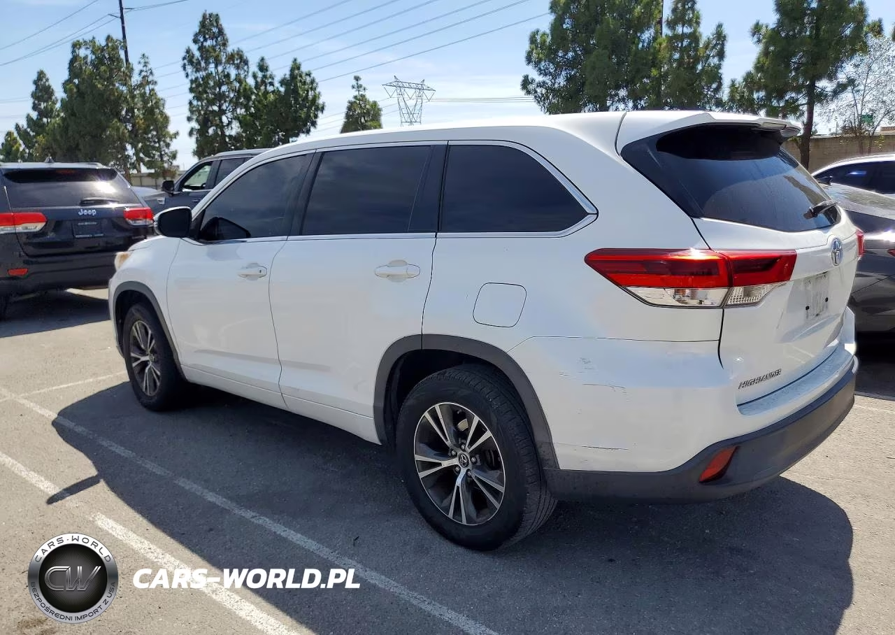 2017 Toyota Highlander Le VIN:5TDZARFH8HS030121 - 2