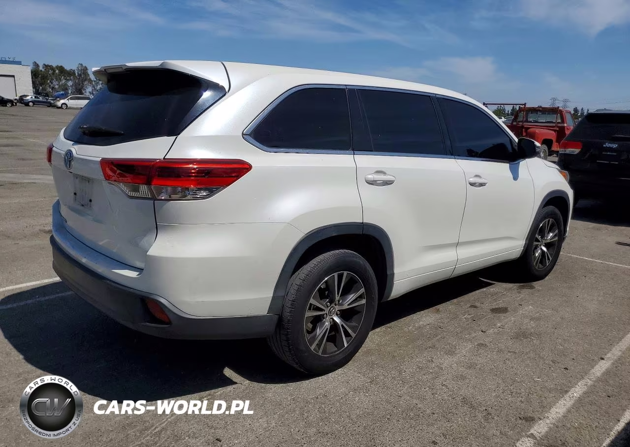 2017 Toyota Highlander Le VIN:5TDZARFH8HS030121 - 3