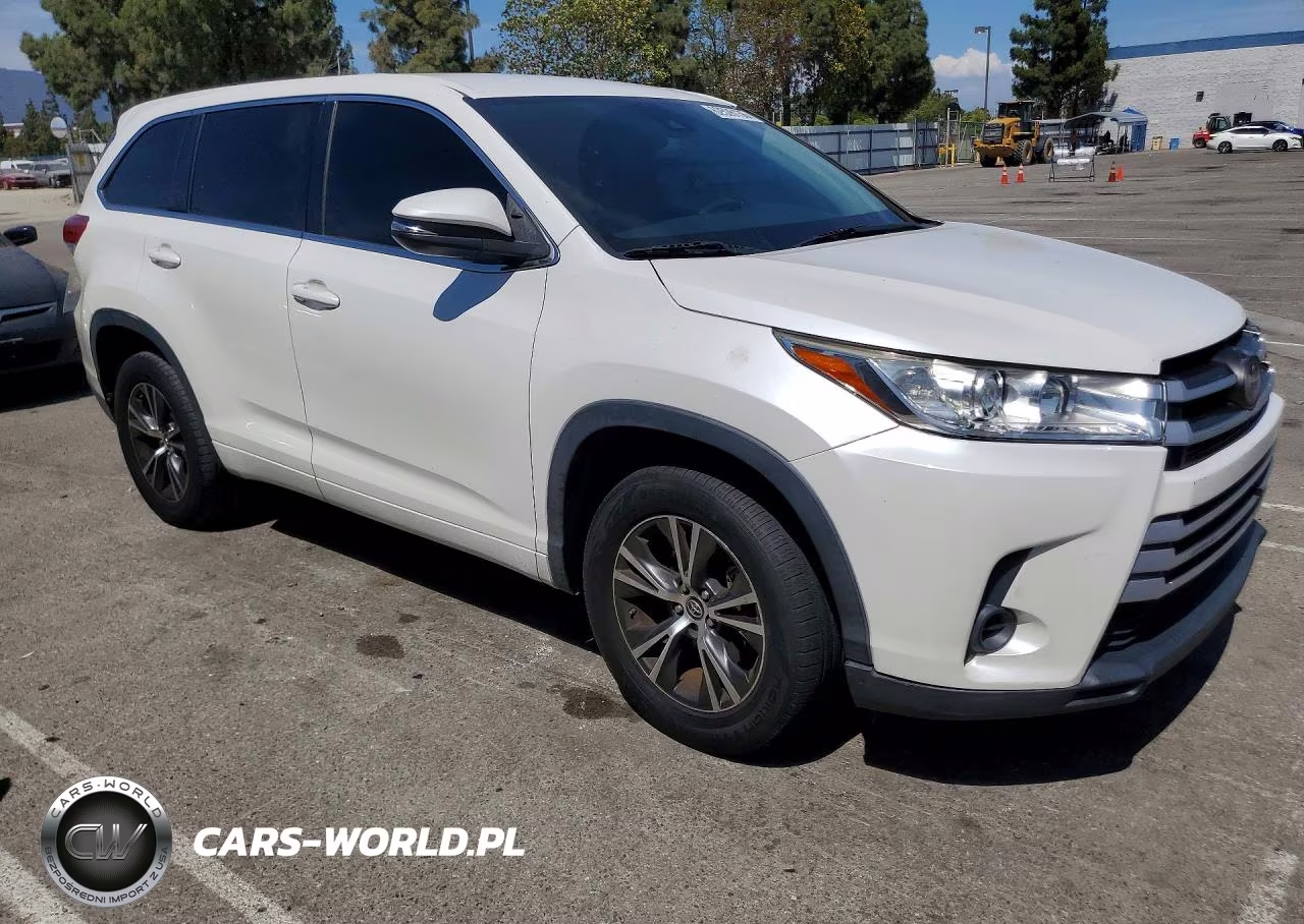 2017 Toyota Highlander Le VIN:5TDZARFH8HS030121 - 4