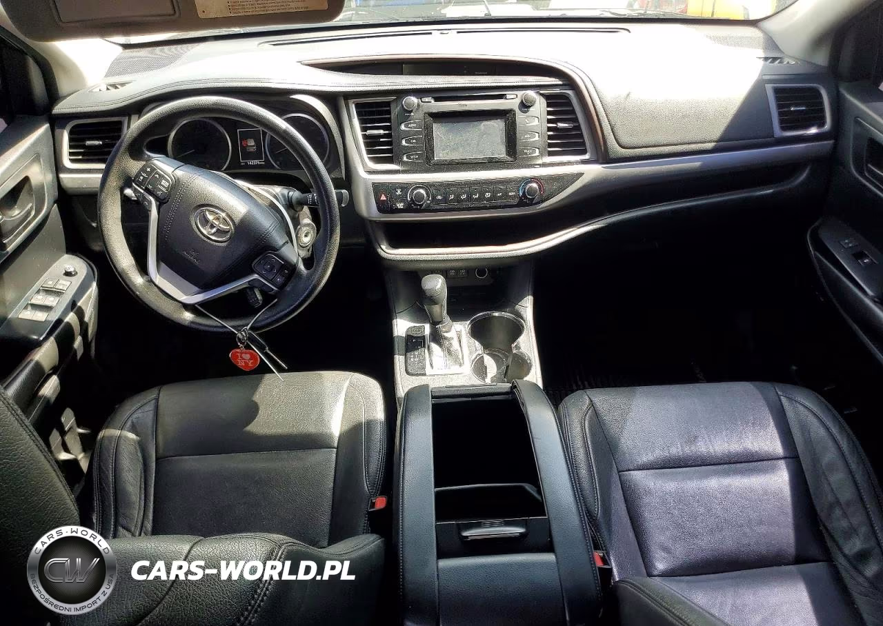 2017 Toyota Highlander Le VIN:5TDZARFH8HS030121 - 8